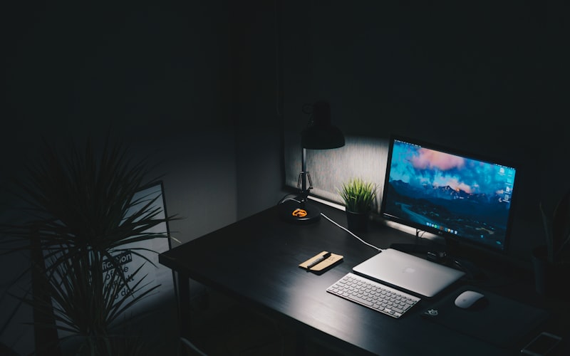 米兰真人娱乐场馆内专业荷官发牌场景